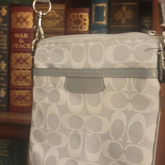 Coach cross body, shoulder purse. - Picture 7 of 8